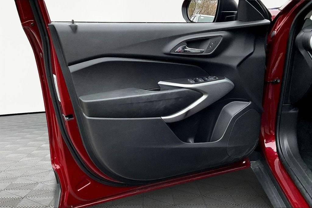 Used 2025 Chevrolet Trax LS FWD image 22