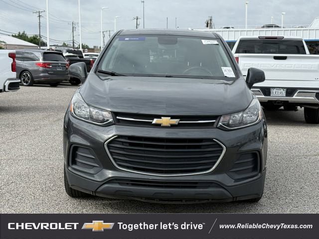 Used 2020 Chevrolet Trax LS w/ Tint and Cruise Package FWD image 3
