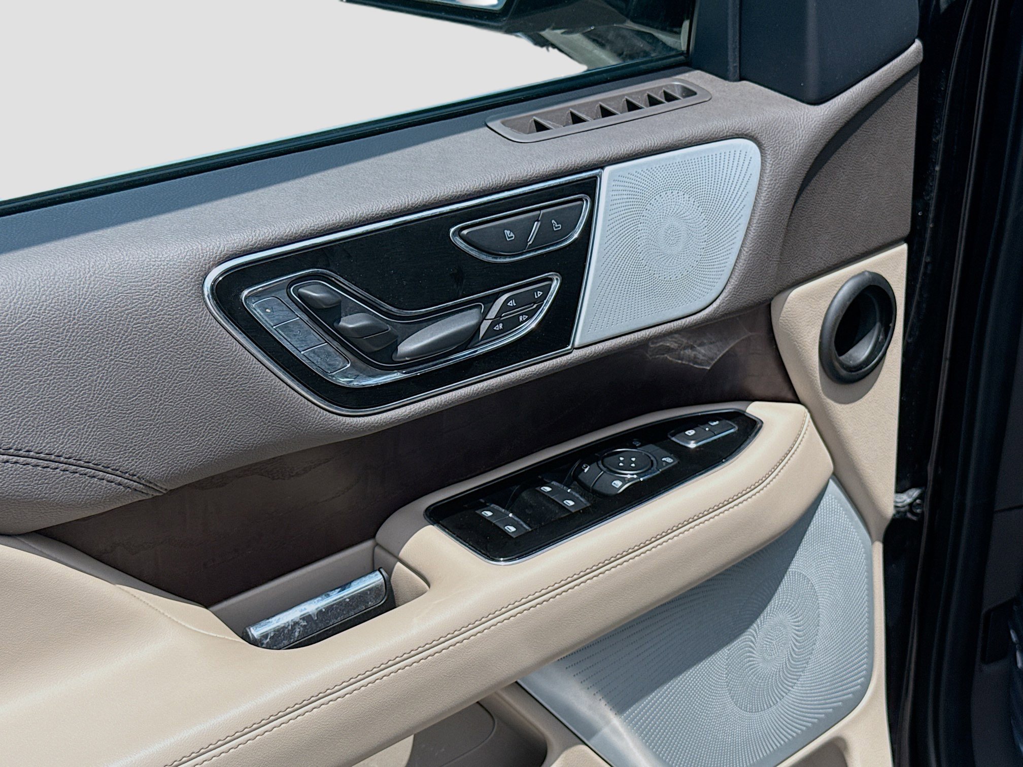 Used 2023 Lincoln Navigator L Reserve AWD/4WD image 23