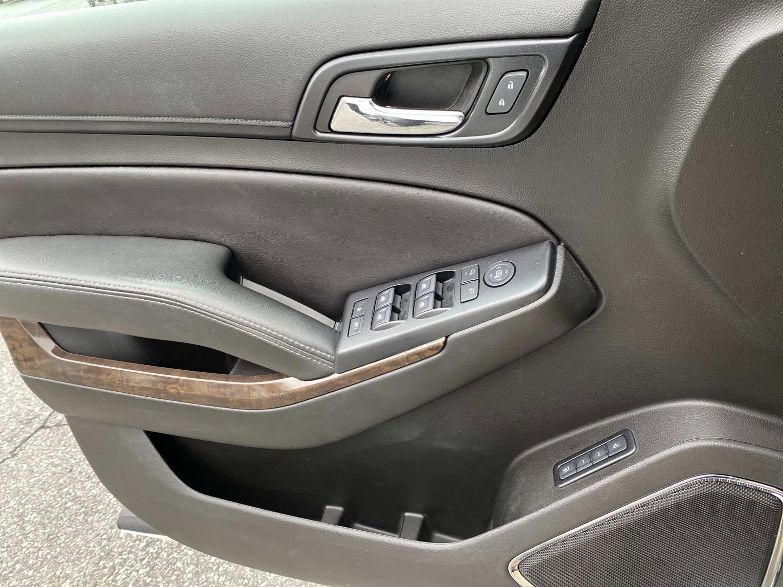 Used 2018 Chevrolet Tahoe LT w/ RST Edition image 21