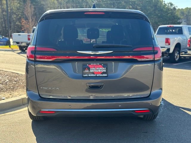 Used 2023 Chrysler Pacifica Touring-L image 9