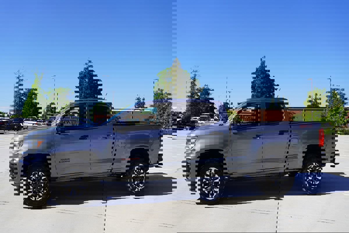 Used 2022 Chevrolet Colorado Z71 AWD/4WD image 3