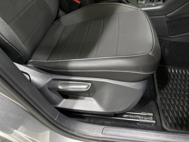 Certified 2023 Volkswagen Taos SE image 37