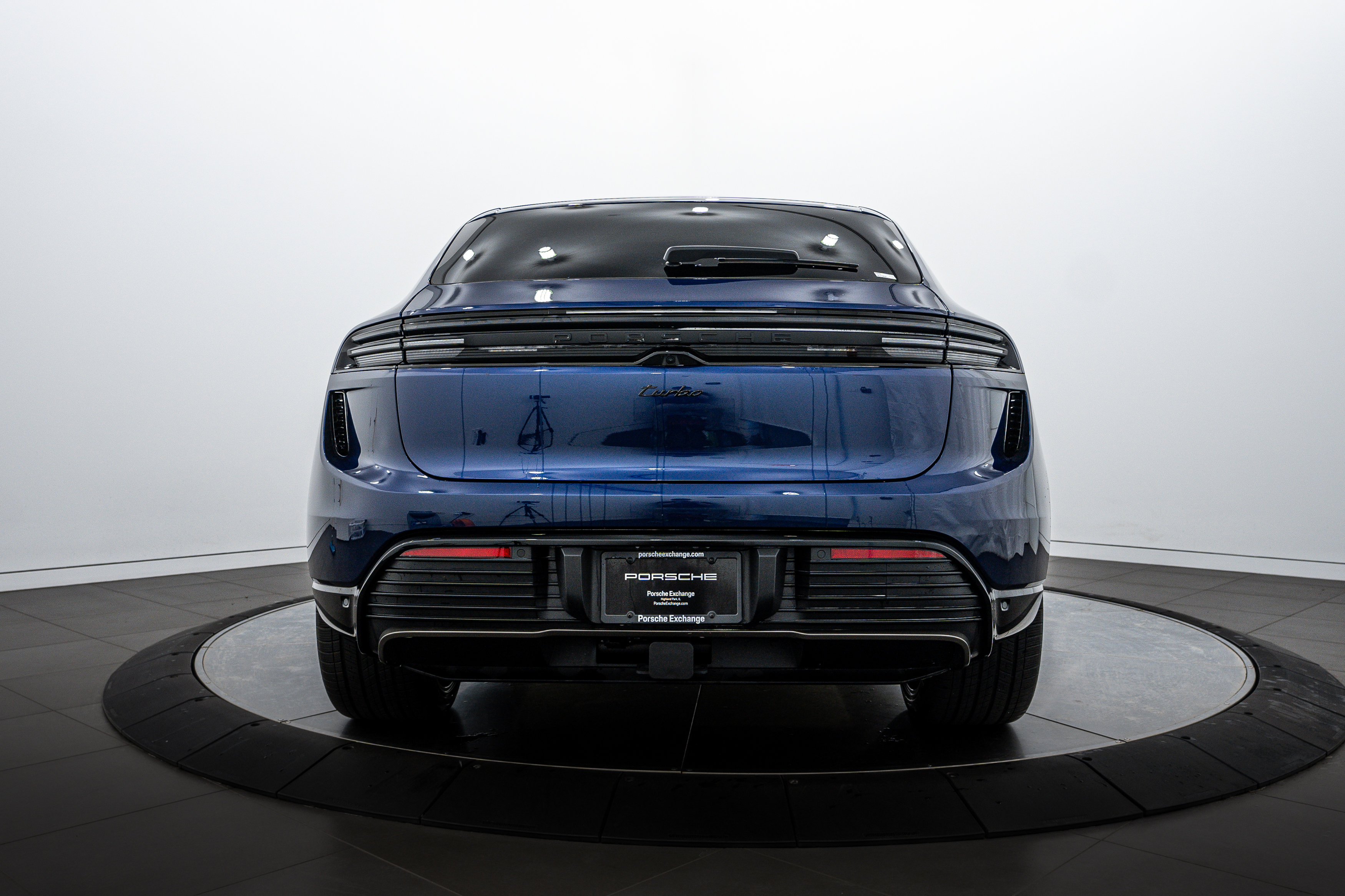 New 2025 Porsche Macan Turbo Electric image 4