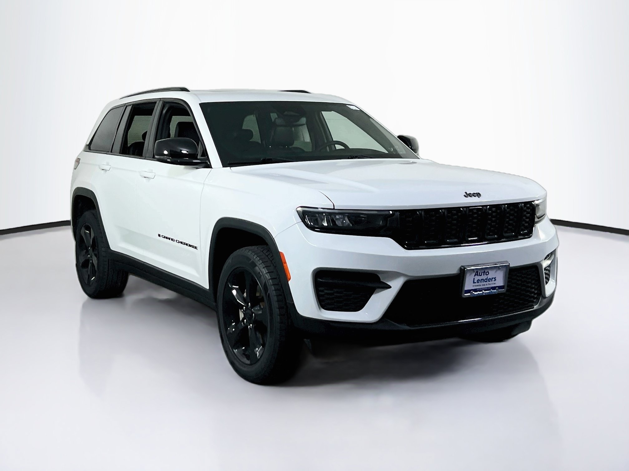 Used 2023 Jeep Grand Cherokee Altitude AWD/4WD image 3