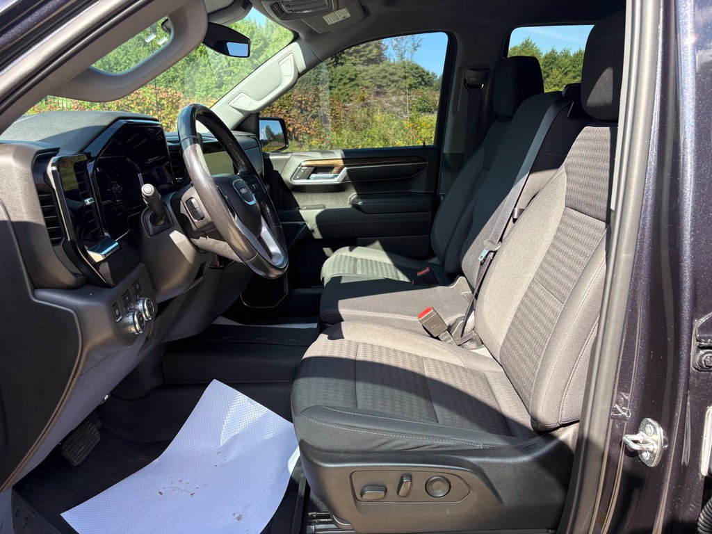 Used 2022 GMC Sierra 1500 Elevation w/ LPO, Elevation Black Package AWD/4WD image 17