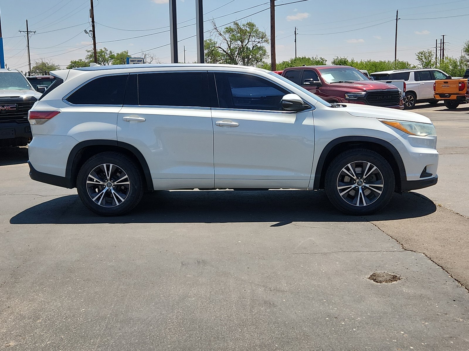 Used 2016 Toyota Highlander XLE FWD image 5