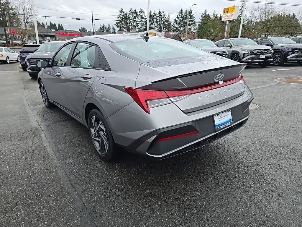 Certified 2025 Hyundai Elantra SEL image 3