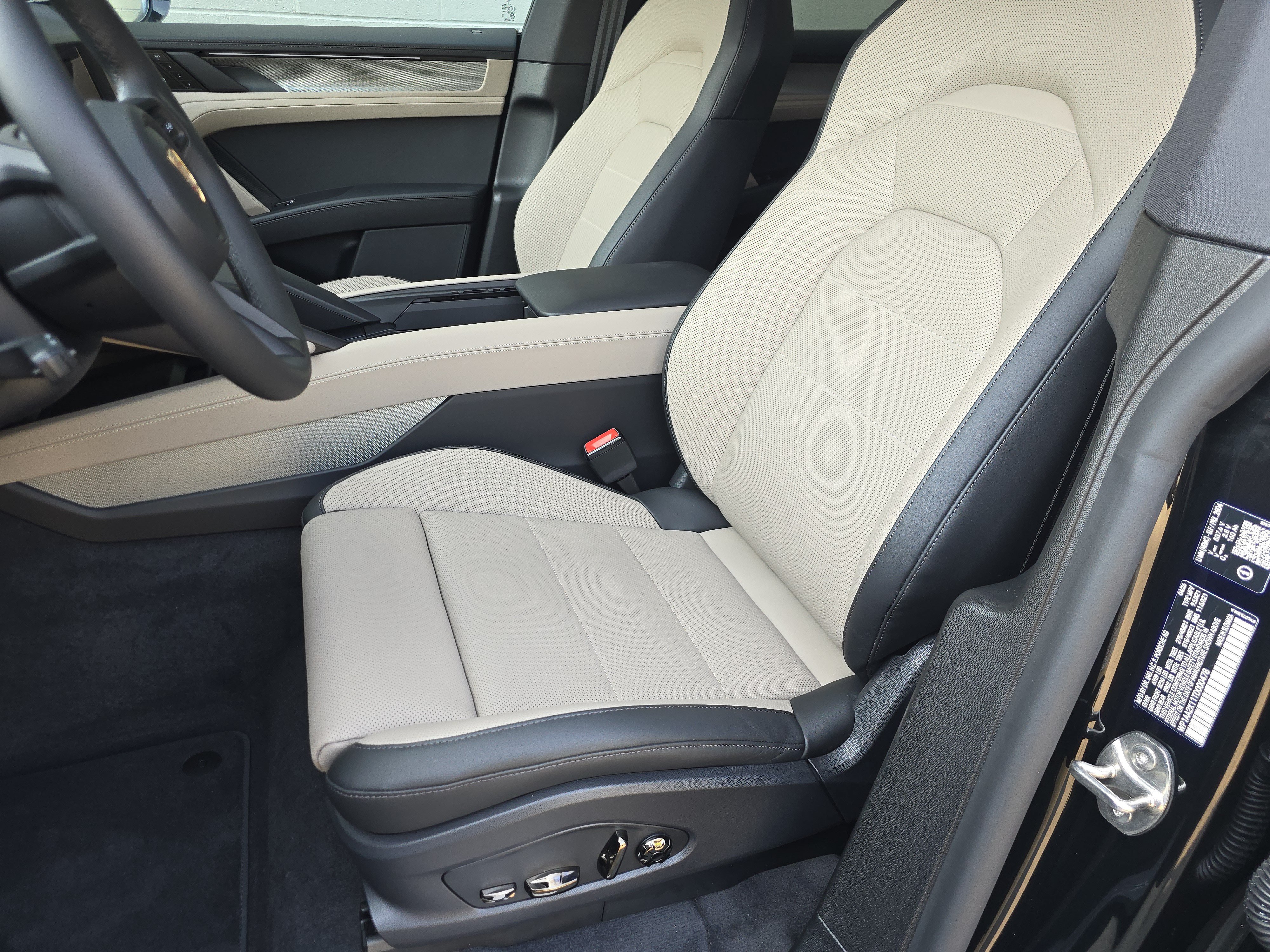 Certified 2026 Porsche Cayenne Electric AWD/4WD image 5