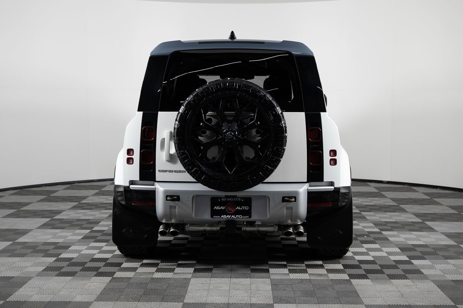 Used 2024 Land Rover Defender 110 SE image 5