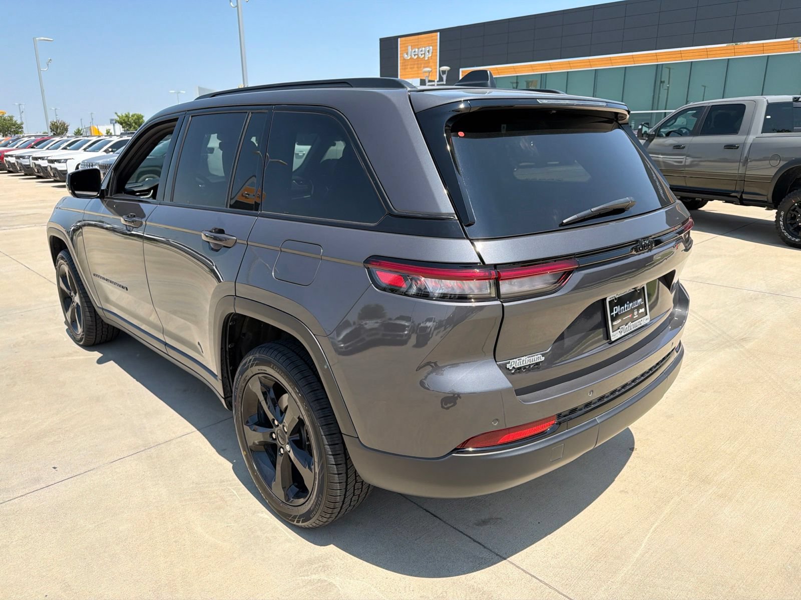 Used 2024 Jeep Grand Cherokee Altitude AWD/4WD image 3