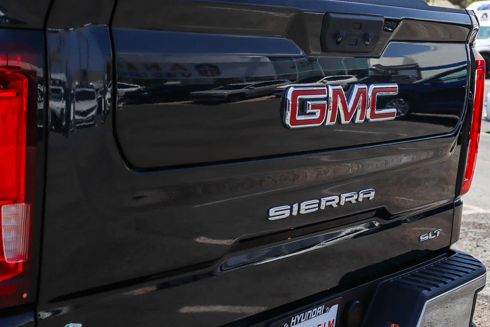 Used 2024 GMC Sierra 1500 SLT AWD/4WD image 12