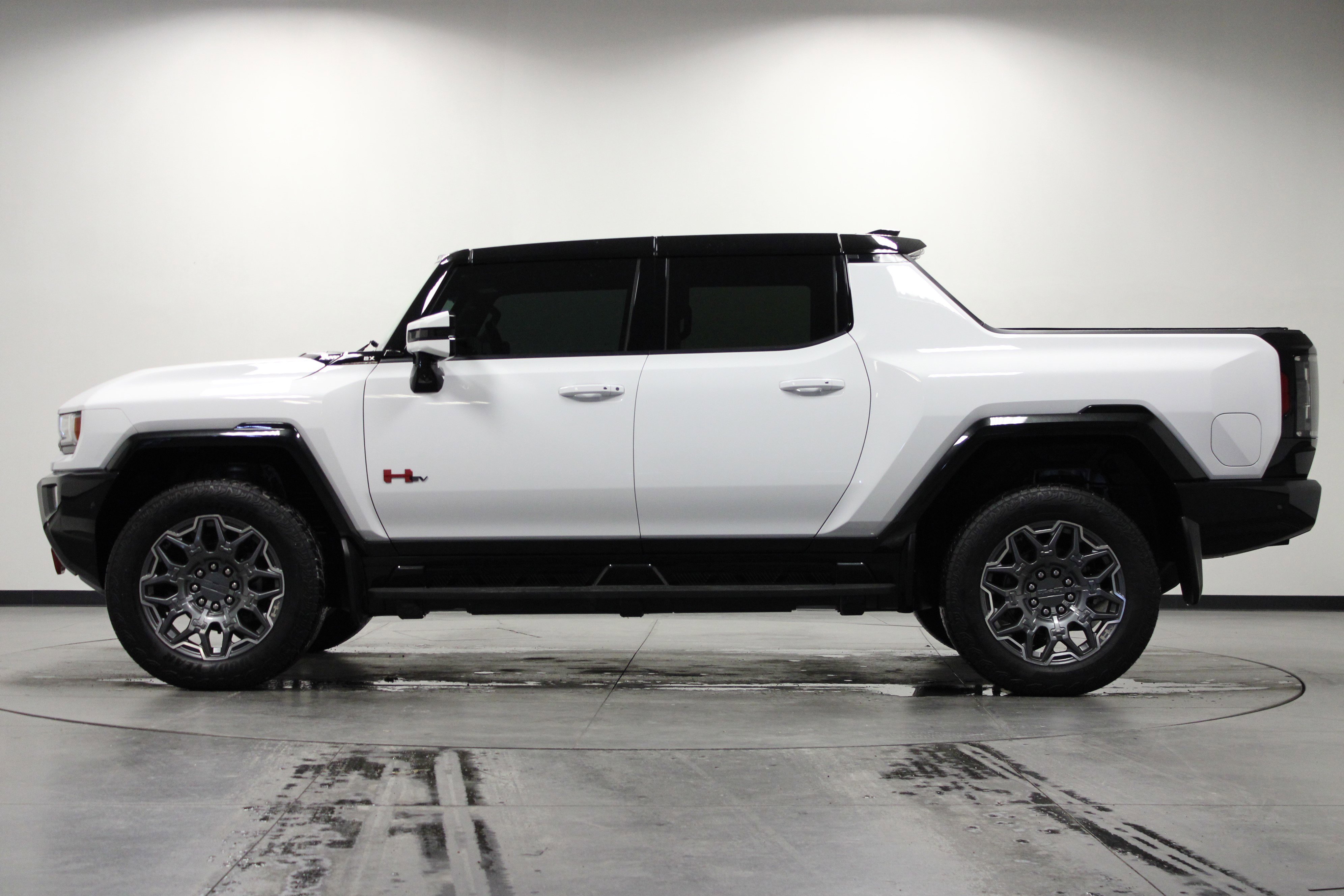 Used 2025 GMC Hummer EV 2X w/ LPO, Sport Package image 7