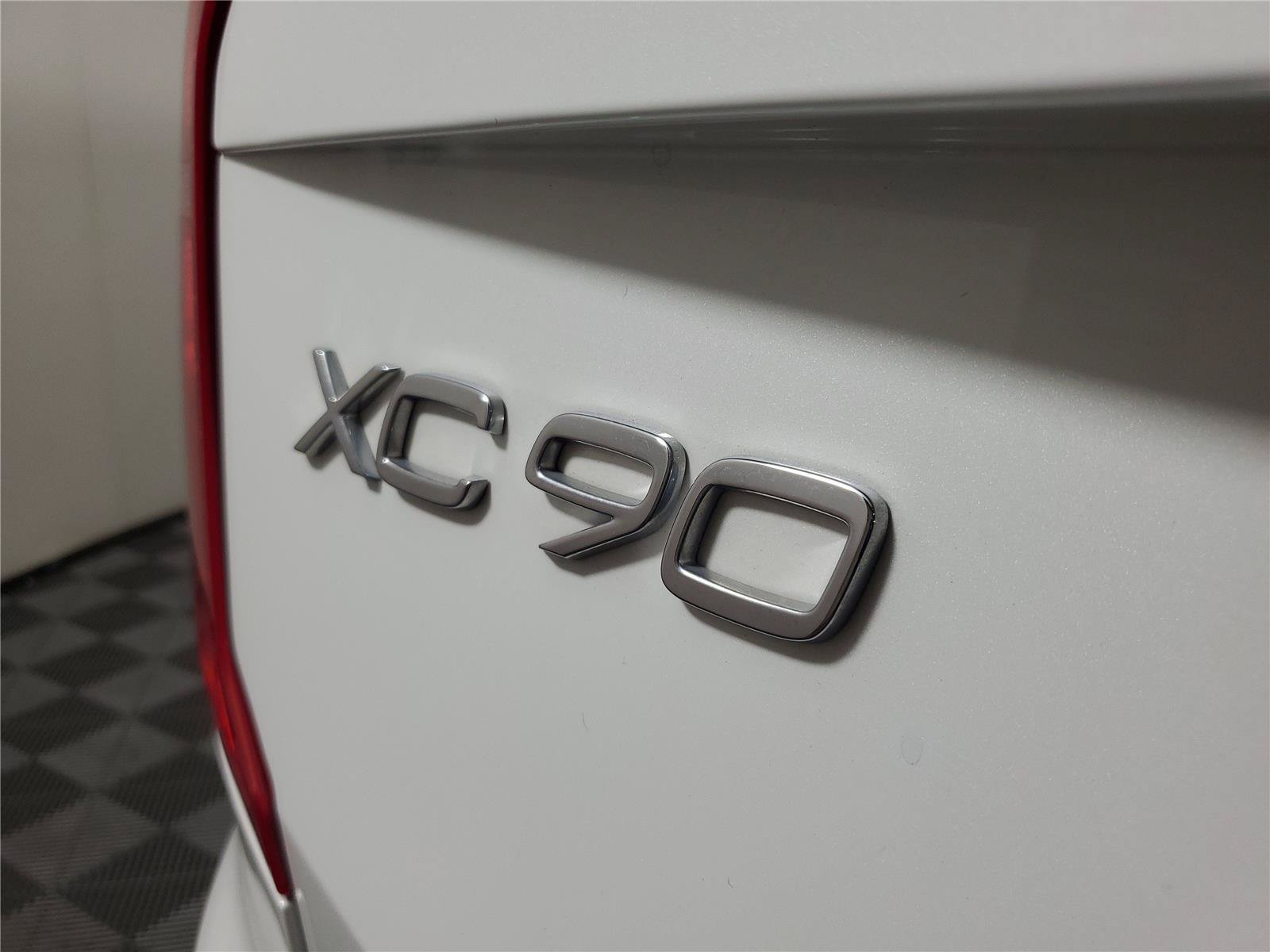 Certified 2025 Volvo XC90 T8 Plus w/ Protection Package Premier AWD/4WD image 8