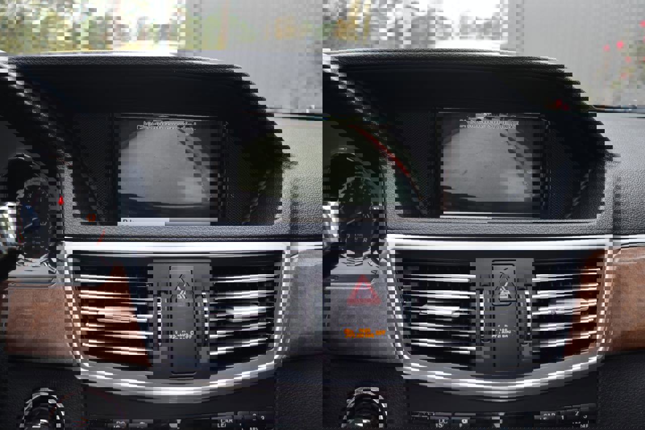 Used 2013 Mercedes-Benz E 350 Sedan image 32