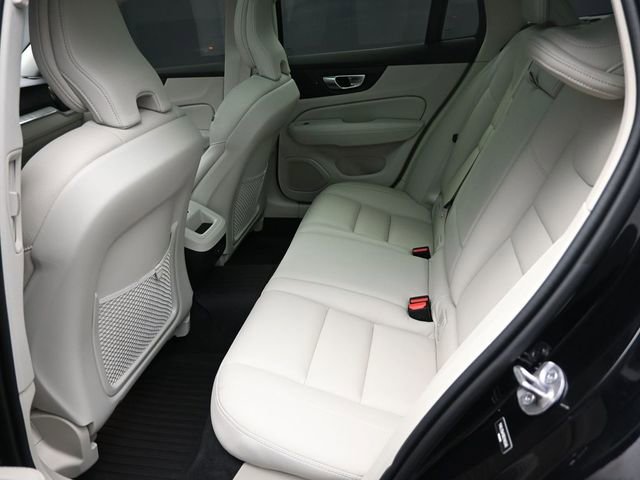Used 2024 Volvo V60 B5 Cross Country Plus image 21
