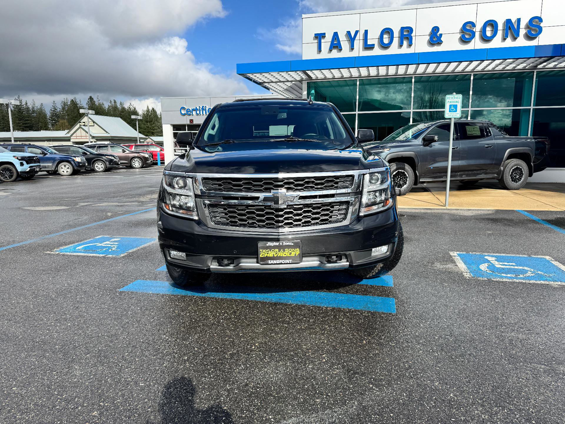 Used 2019 Chevrolet Tahoe LT image 2