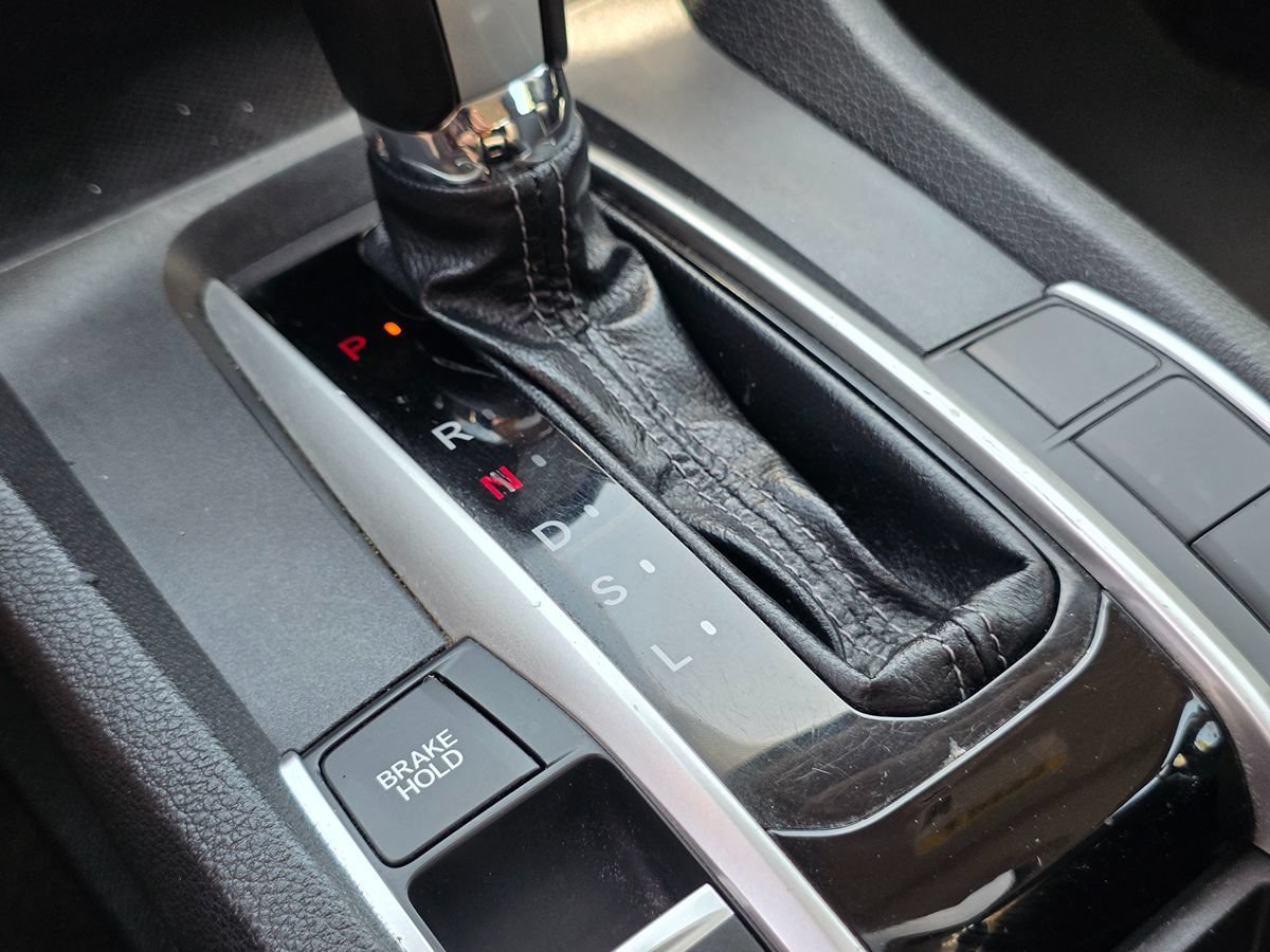 Used 2018 Honda Civic Touring image 39