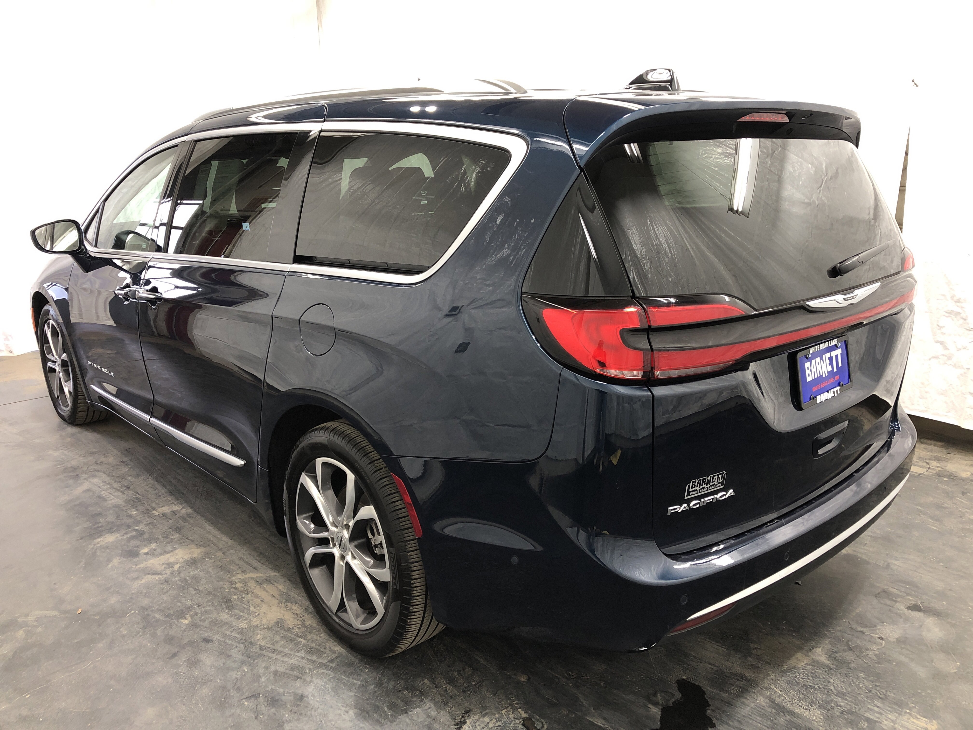 Certified 2024 Chrysler Pacifica Pinnacle FWD image 6