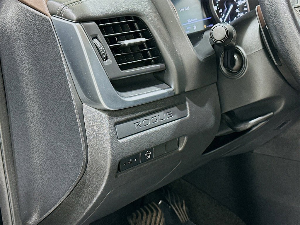 Used 2023 Nissan Rogue S image 10