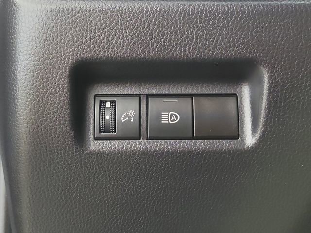 Used 2025 Toyota RAV4 XLE FWD image 23