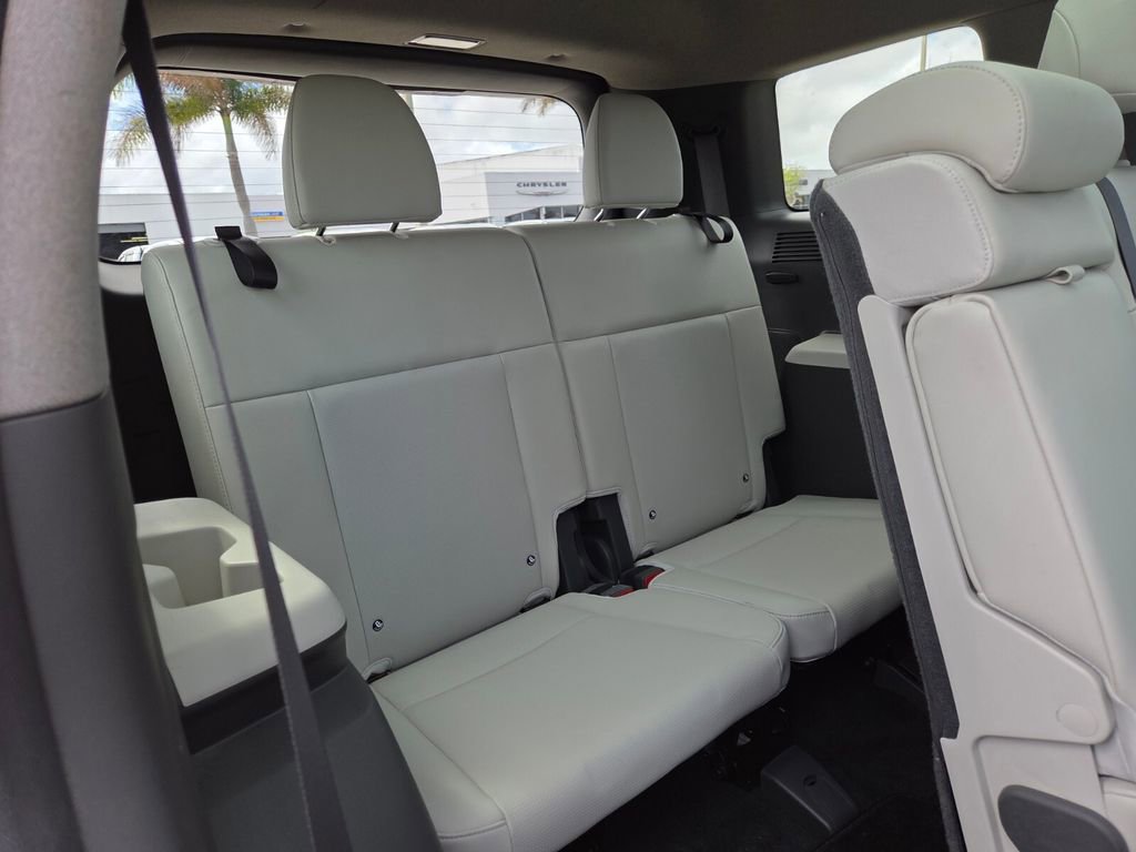 Used 2024 Hyundai Santa Fe Limited FWD image 15