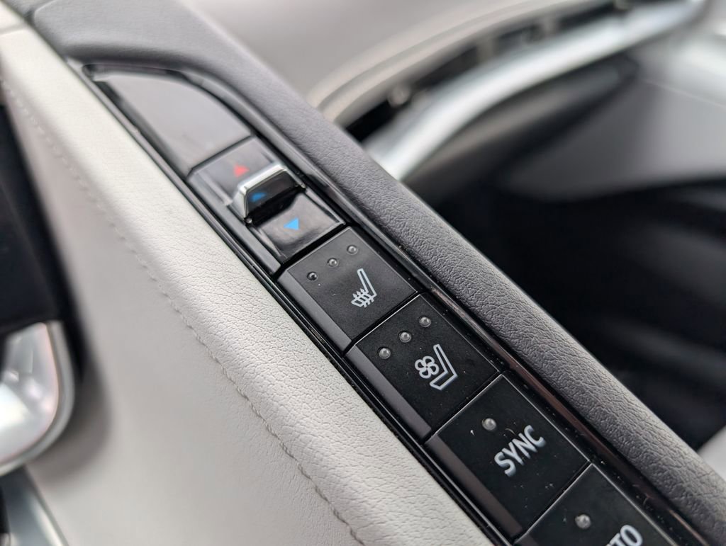 Used 2023 Chevrolet Corvette Stingray Preferred Cpe w/ Battery Protection Package image 17