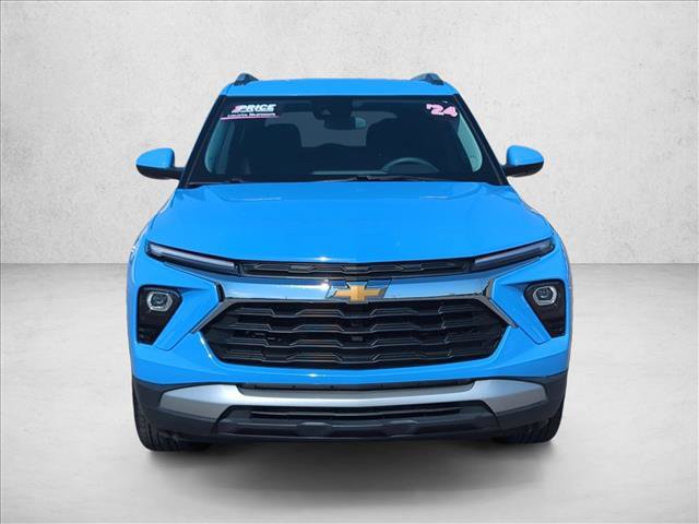 Used 2024 Chevrolet TrailBlazer LT w/ Driver Confidence Package AWD/4WD image 2
