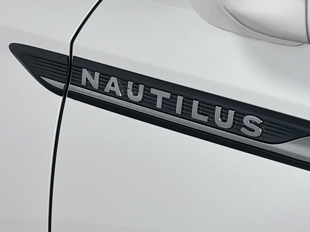 Used 2022 Lincoln Nautilus FWD w/ Premium Package image 24