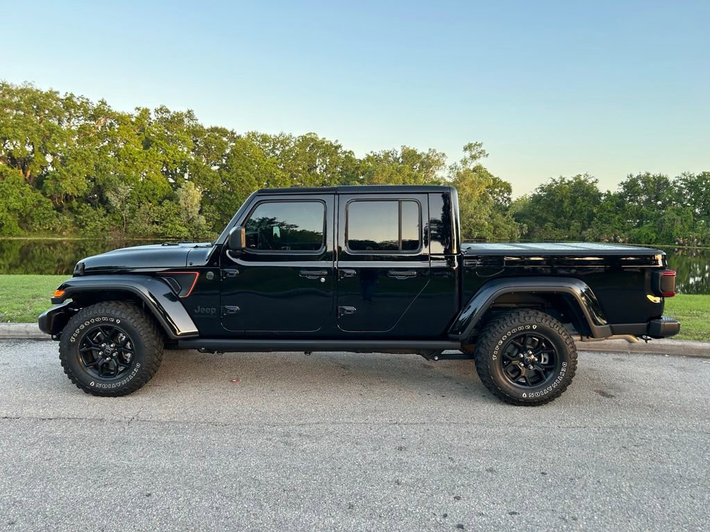 Used 2024 Jeep Gladiator Sport image 2