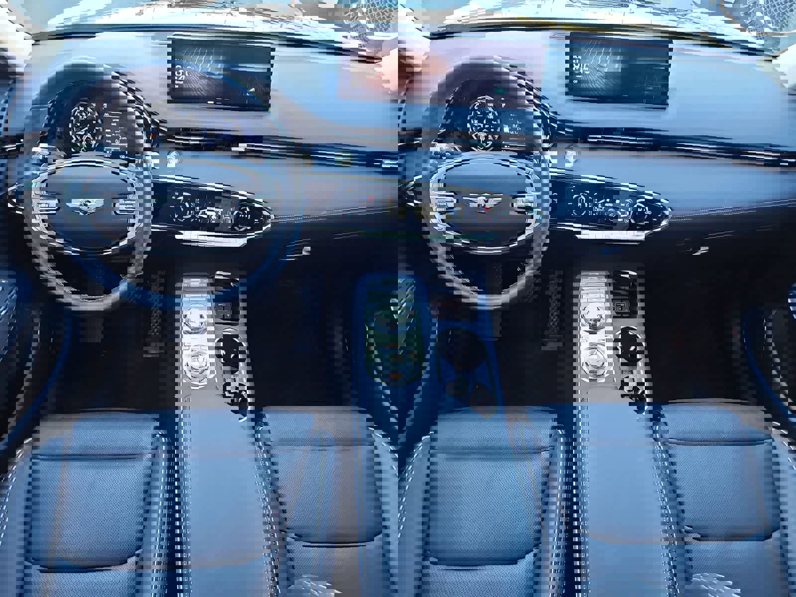 Used 2022 Genesis GV70 2.5T w/ Advanced Package AWD/4WD image 13