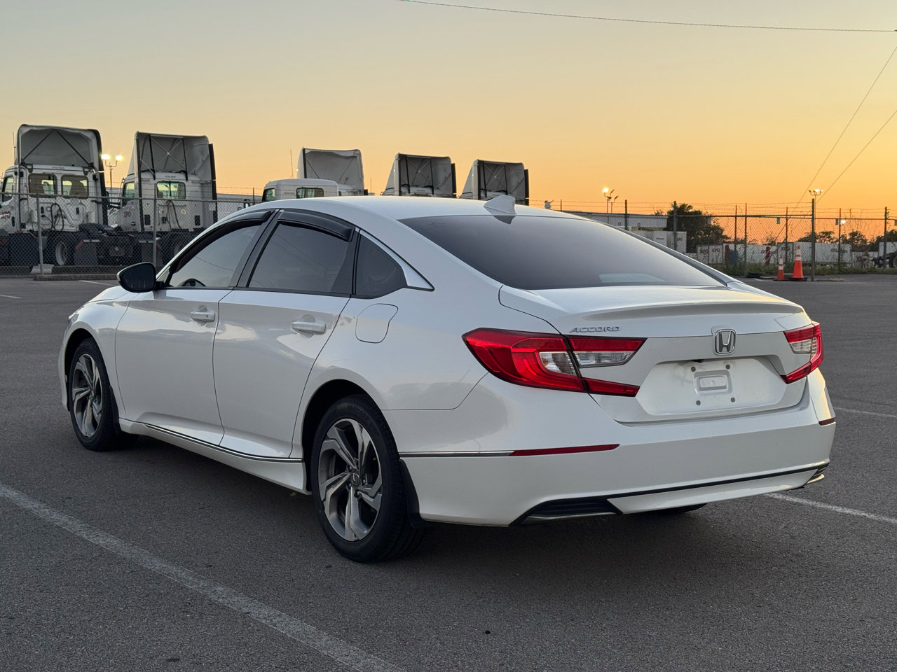 Used 2018 Honda Accord EX image 5