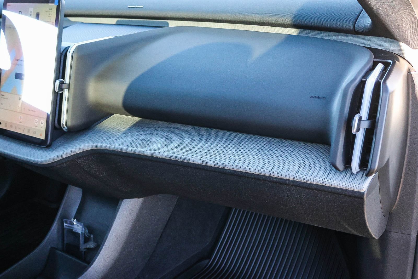 New 2025 Volvo EX30 Plus w/ Protection Package Premier image 18