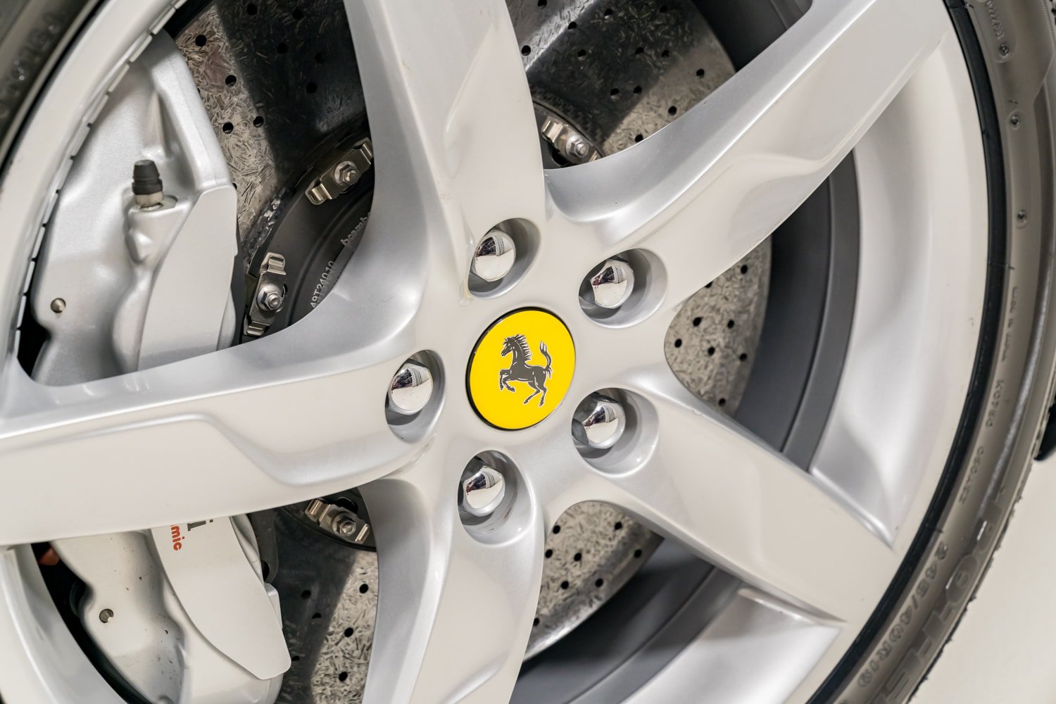Used 2015 Ferrari California T RWD image 44