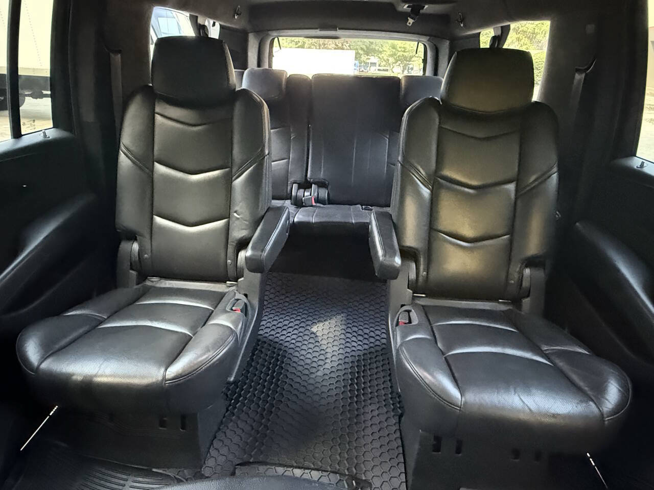 Used 2017 Cadillac Escalade ESV Platinum AWD/4WD image 16