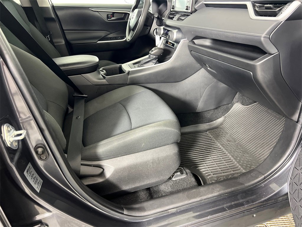 Used 2022 Toyota RAV4 LE image 12