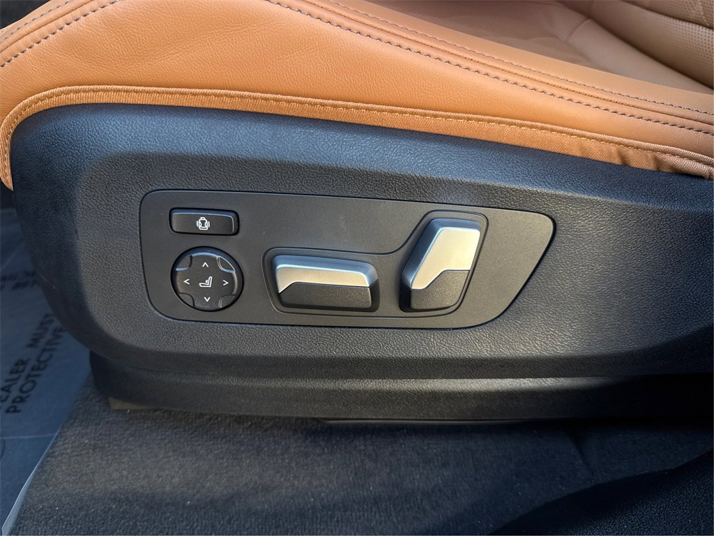 New 2026 BMW X5 xDrive50e w/ Executive Package image 25