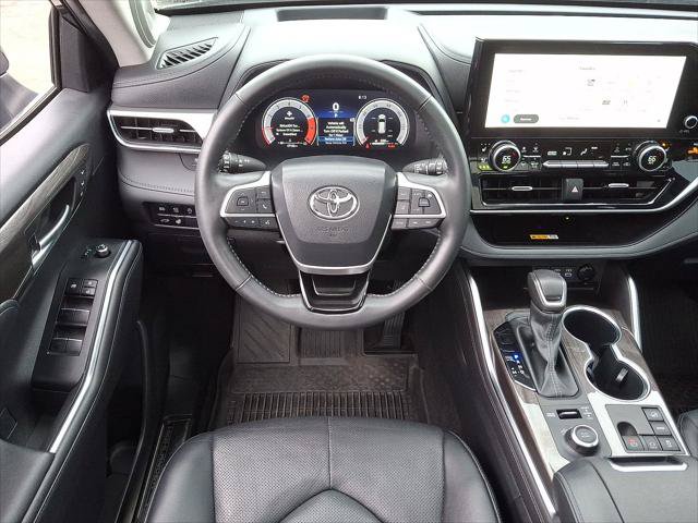 Certified 2024 Toyota Highlander Platinum AWD/4WD image 22
