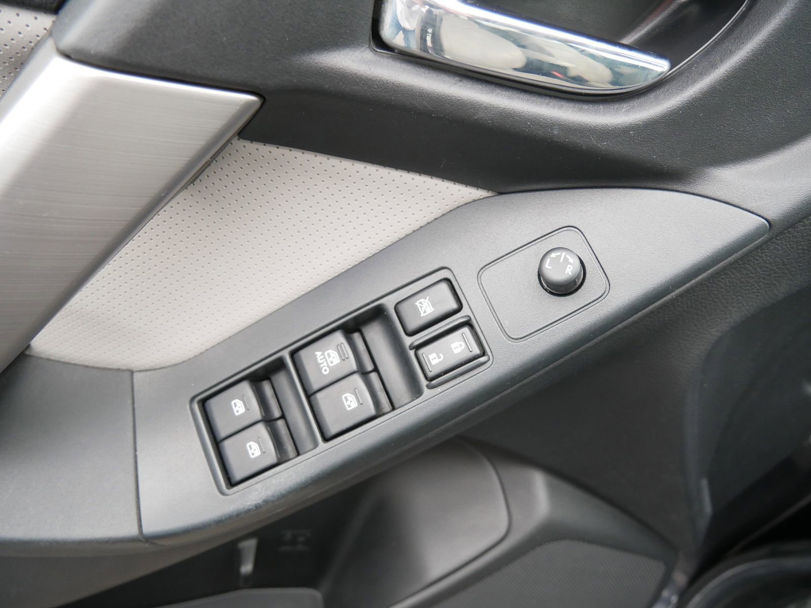 Used 2015 Subaru Forester 2.5i Limited w/ Popular Package #2 image 15