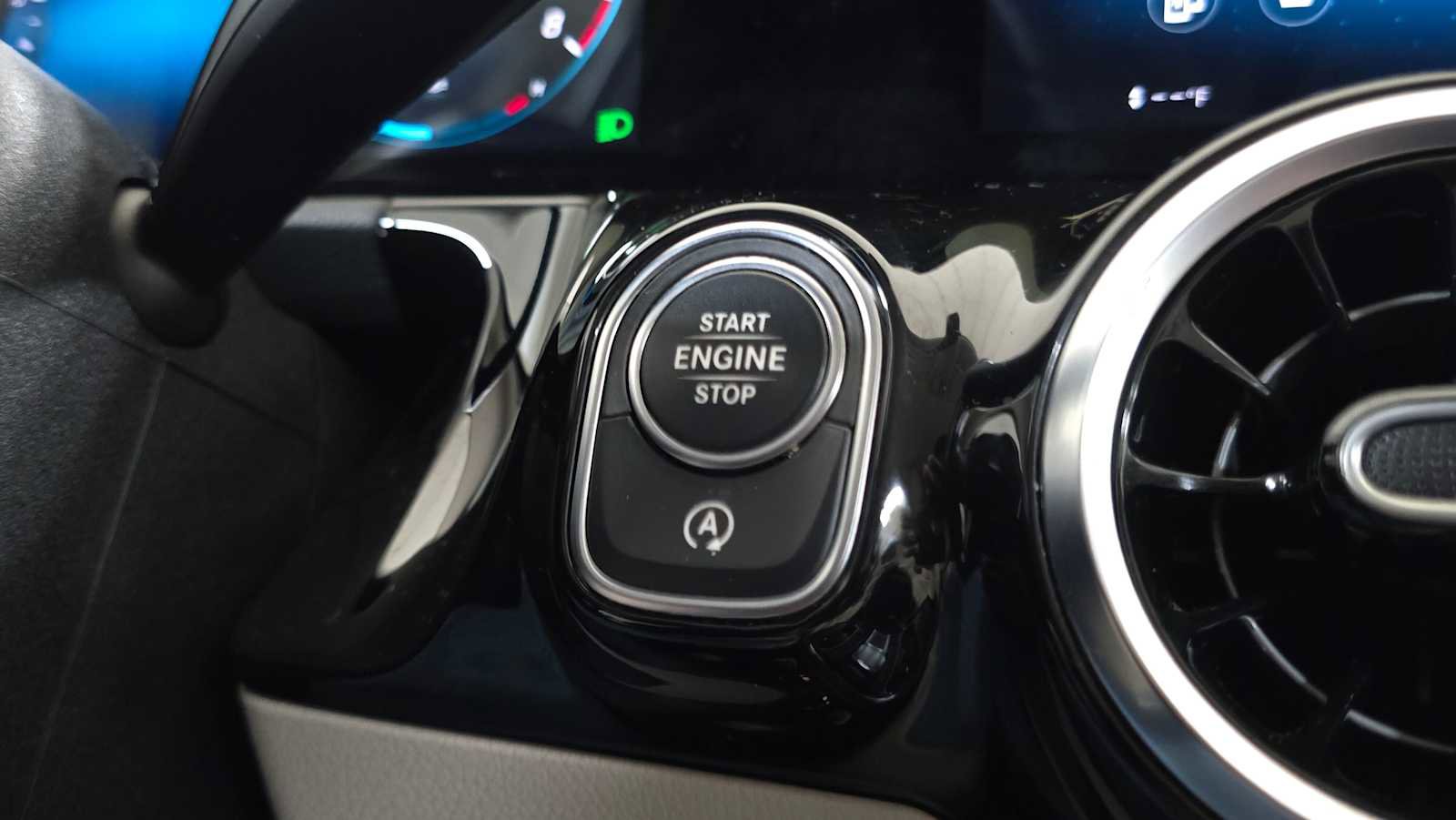 Used 2022 Mercedes-Benz GLA 250 4MATIC image 35