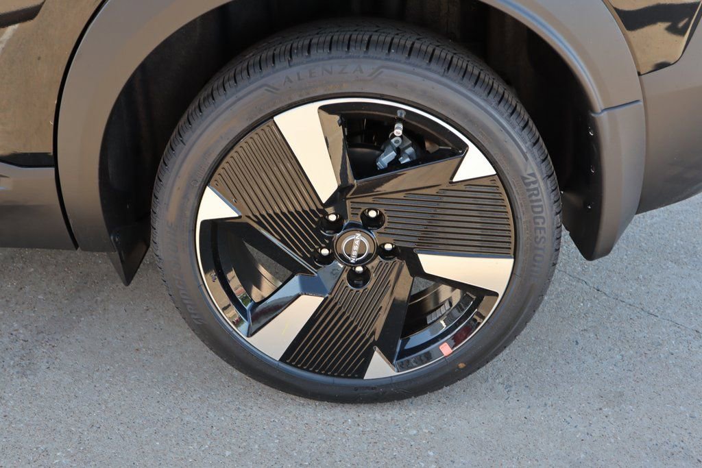 New 2025 Nissan Kicks SR FWD image 9