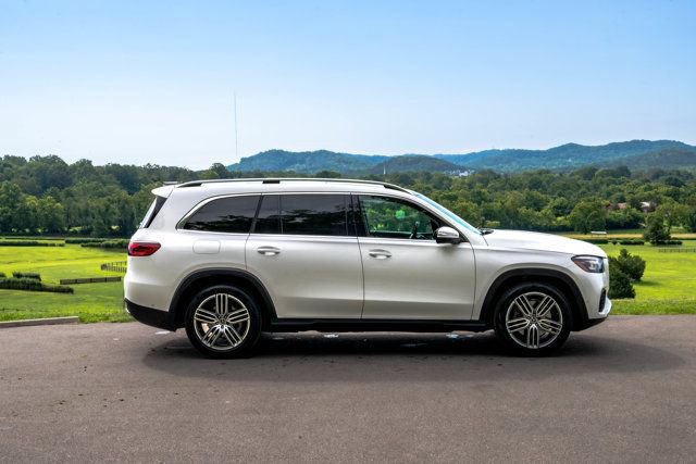 Used 2024 Mercedes-Benz GLS 450 4MATIC image 14