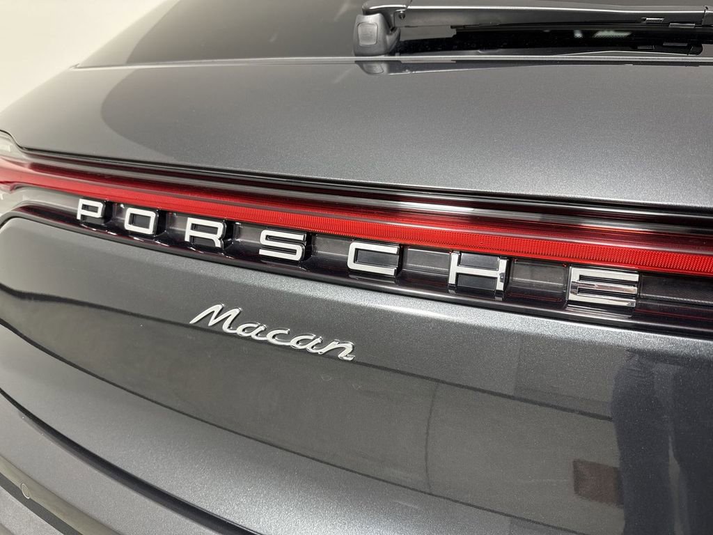 Certified 2025 Porsche Macan image 19