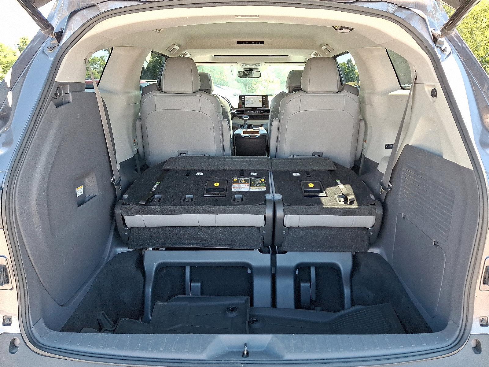 Used 2021 Toyota Sienna XLE image 33