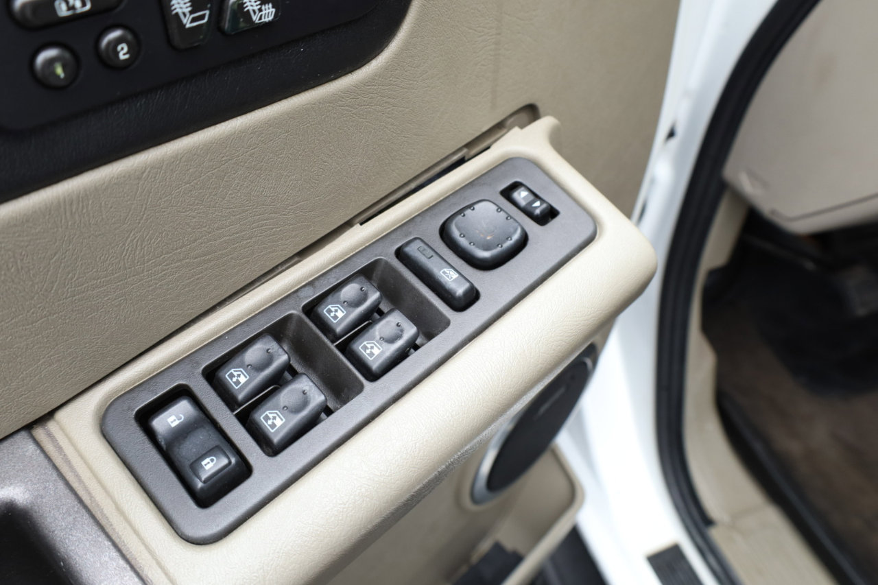 Used 2003 HUMMER H2 w/ Preferred Equipment Group image 33