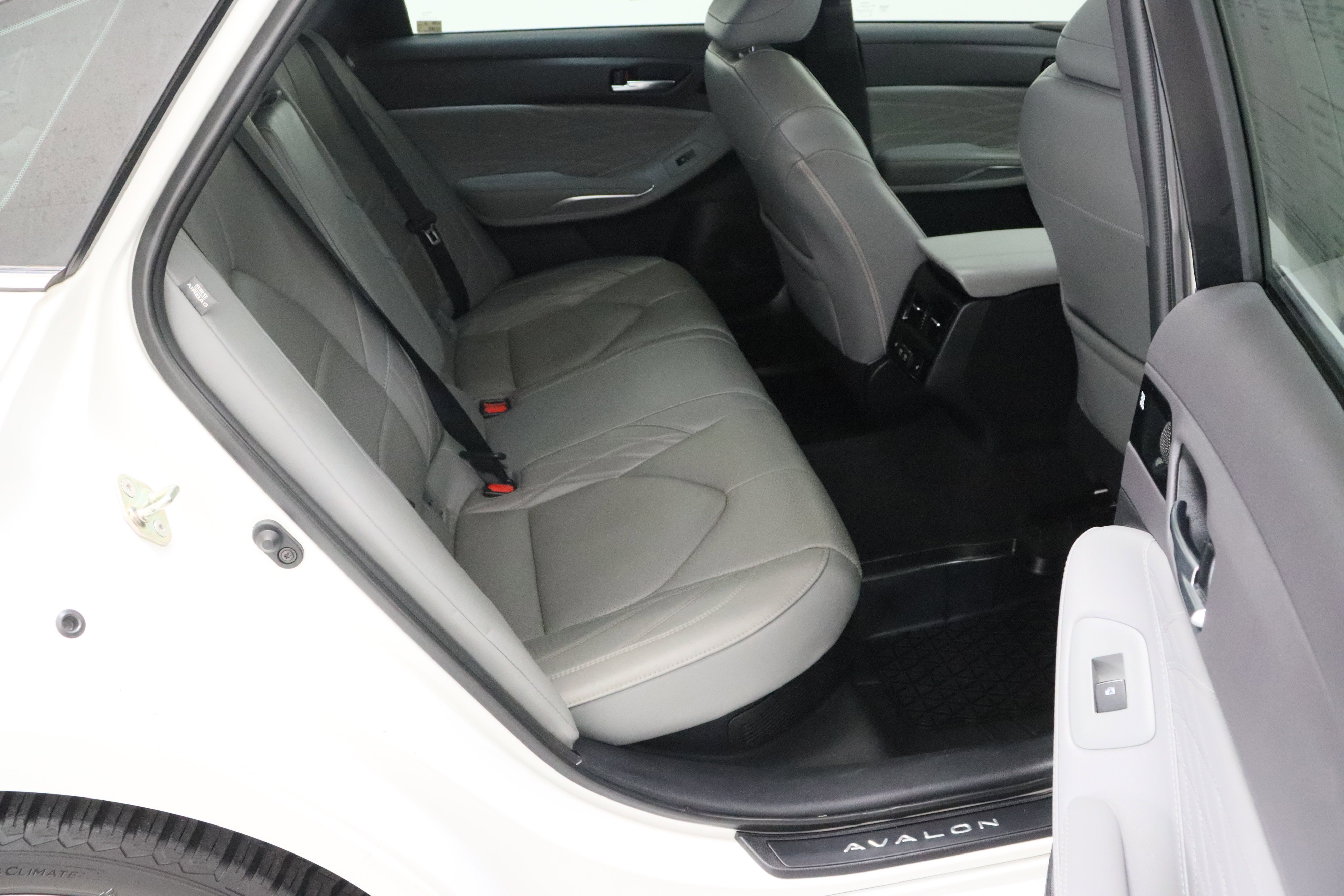 Used 2020 Toyota Avalon Limited w/ Advanced Safety Package FWD image 37
