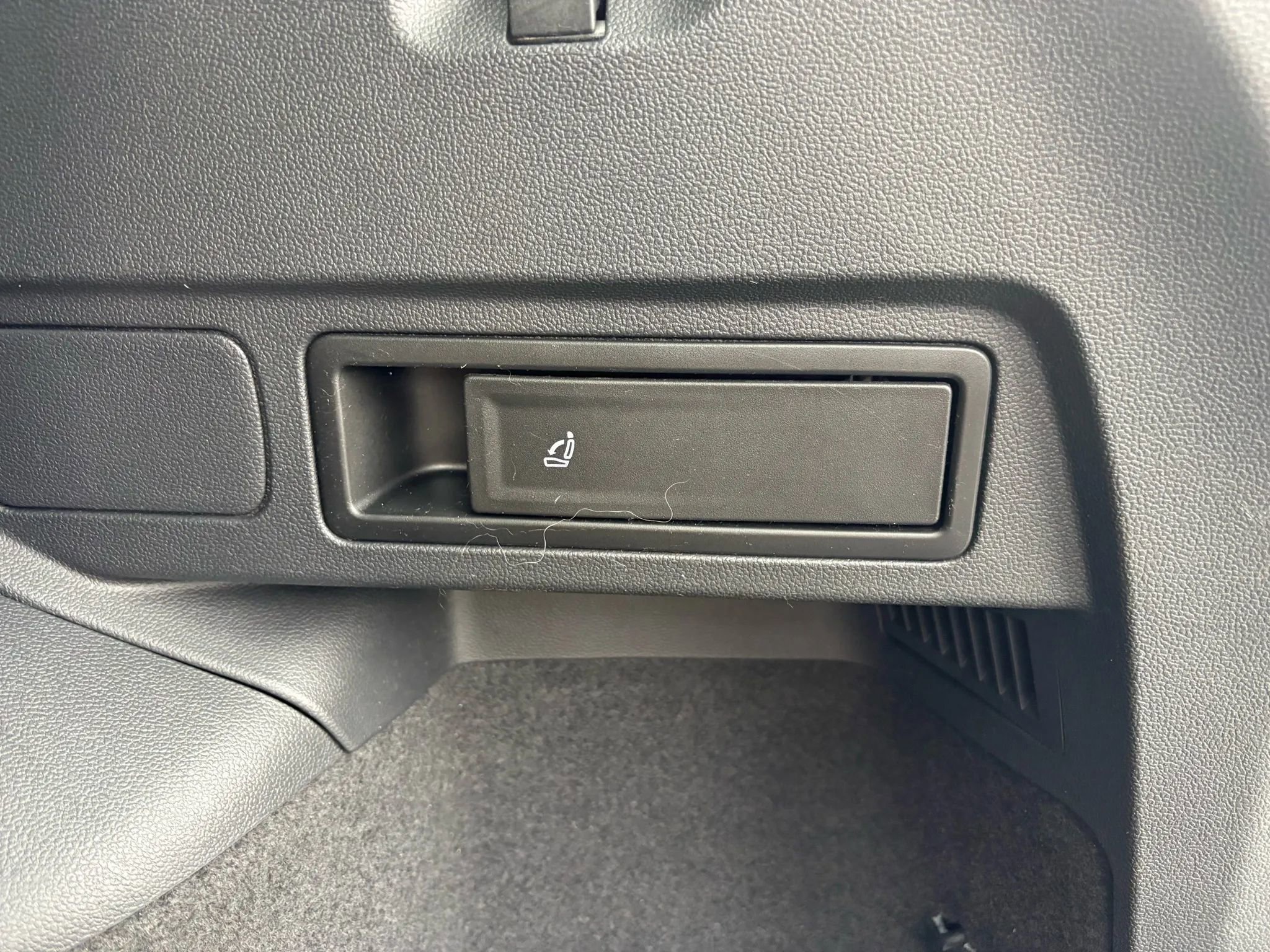 Used 2019 Volkswagen Tiguan SEL image 12