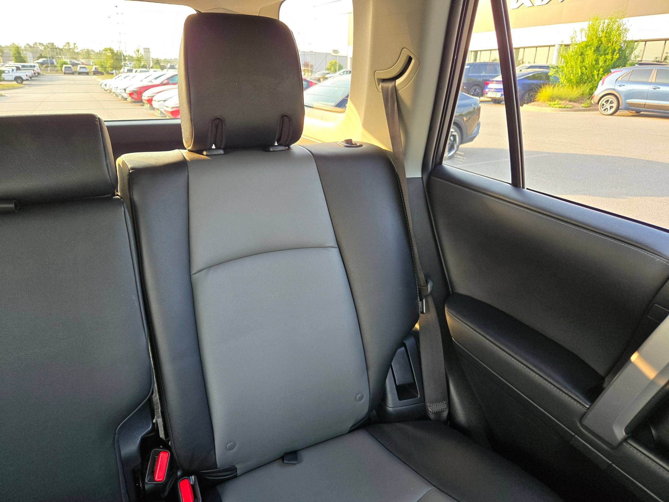 Used 2020 Toyota 4Runner SR5 Premium w/ Moonroof Package RWD image 14