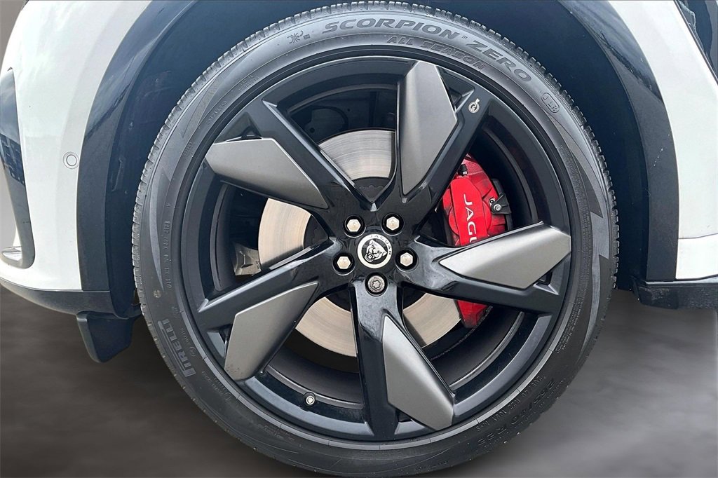 Used 2024 Jaguar F-PACE SVR image 8