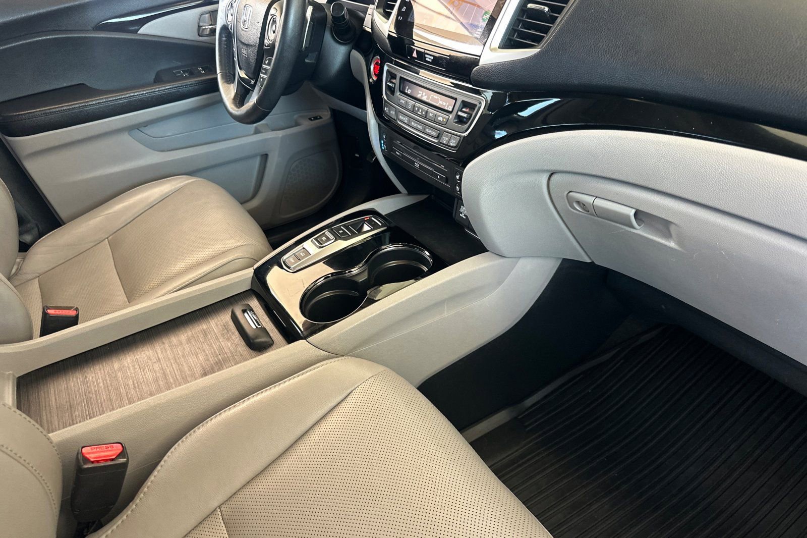 Used 2017 Honda Pilot Elite image 13